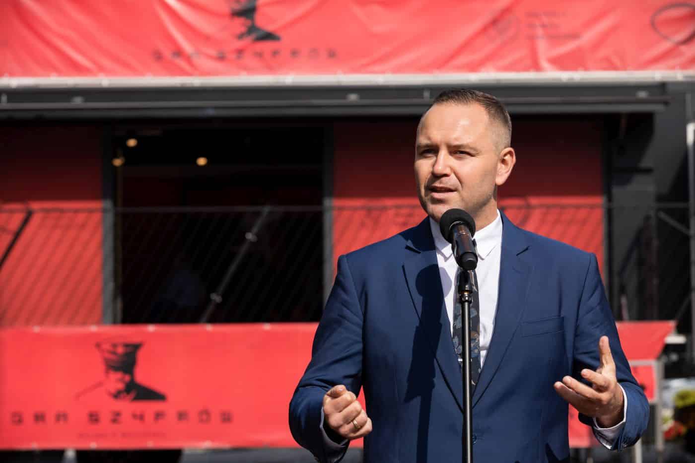 Gazeta Wyborcza Targets Candidate Nawrocki with Emotional and Biased Claims